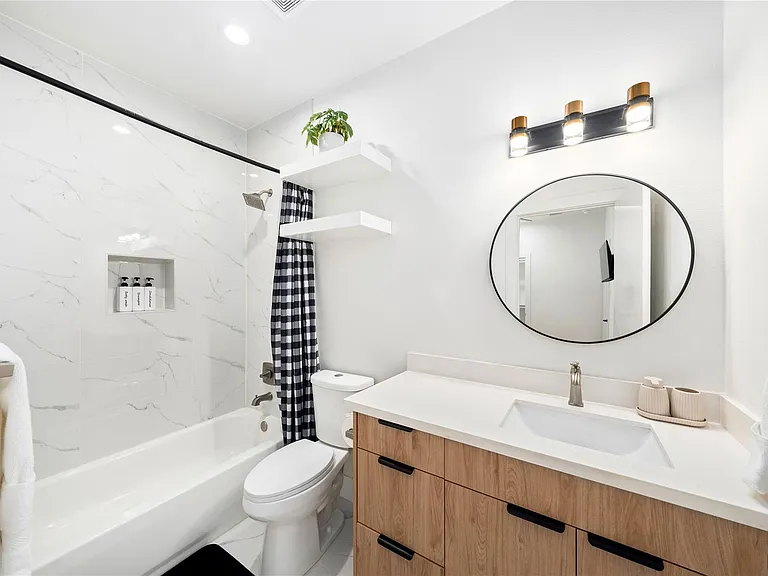 3008 Delano St — Photo 17