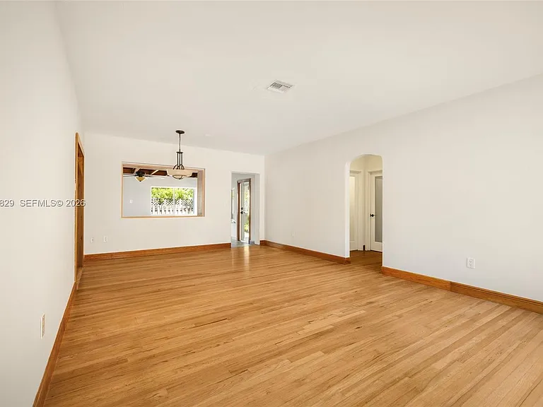 2431 Overbrook St — Photo 4