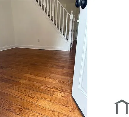 2406 E Harold St — Photo 5