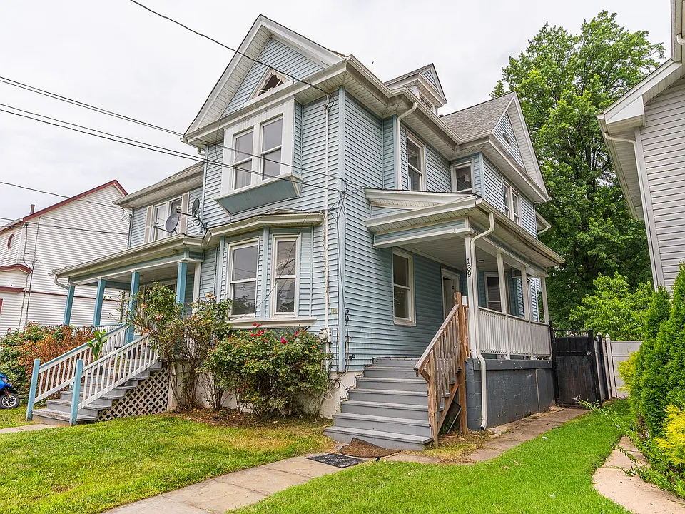 137-139 E 2nd Ave