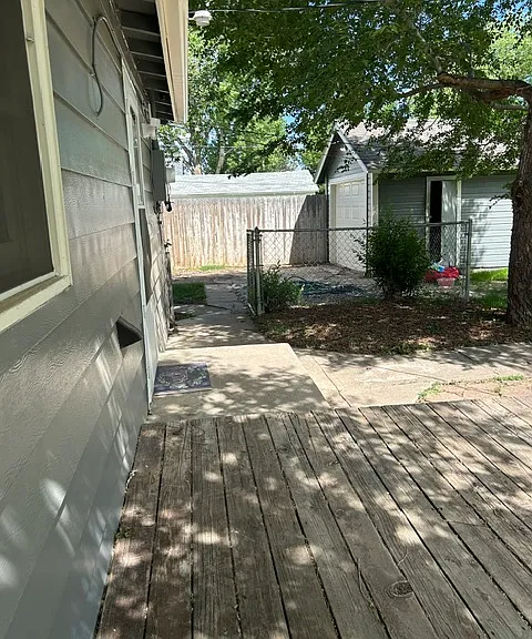 221 Walnut St — Photo 12