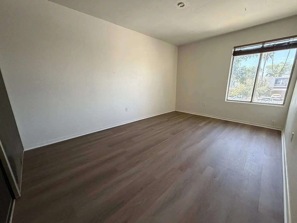 5910 W. Golden Ln. — Photo 1