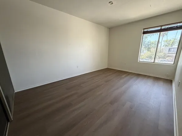 5910 W Golden Ln, Glendale, AZ 85302