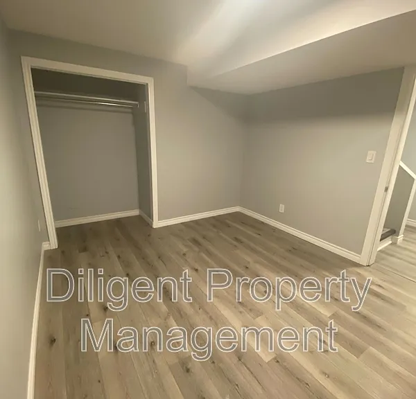 260 Lansdowne St W — Photo 5