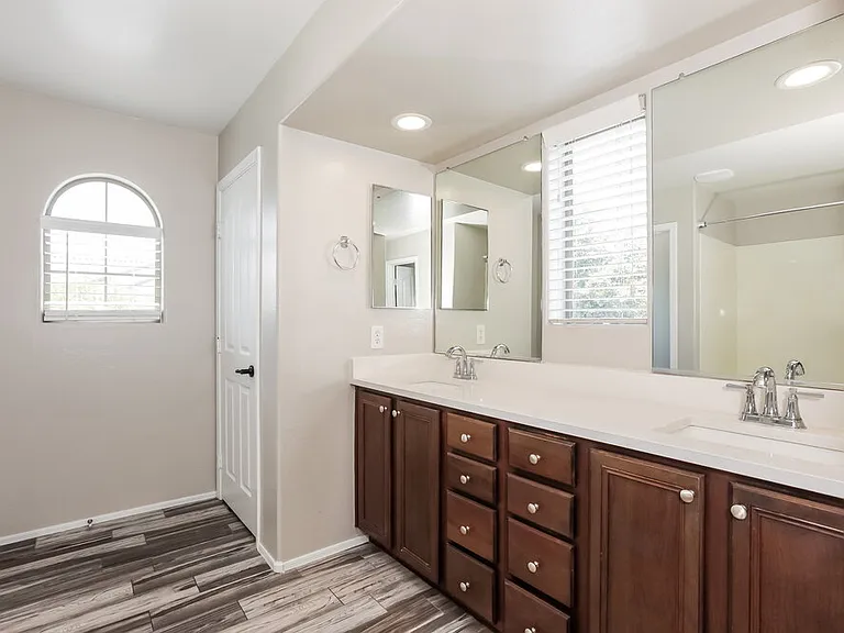 3348 E Franklin Ave — Photo 12