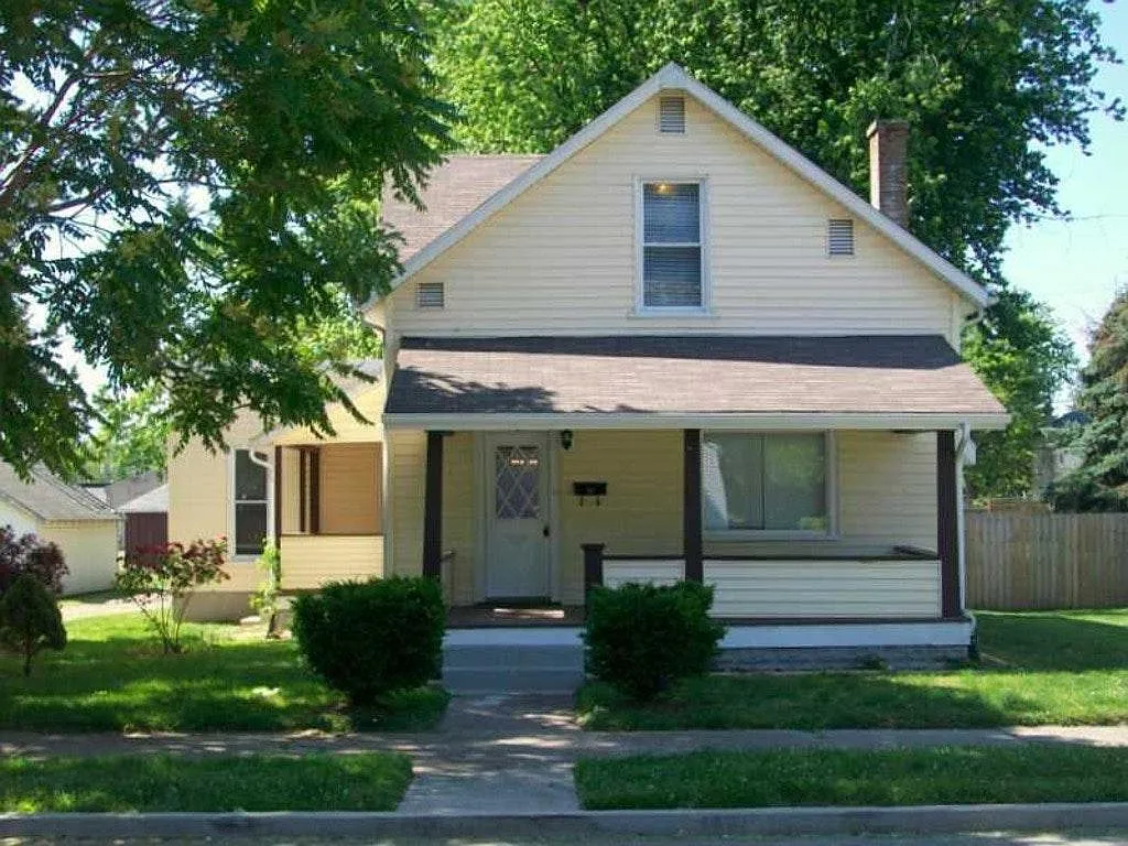 407 E College St photo 1