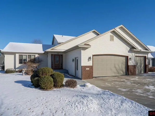 505 Thomas Dr, Eagle Lake, MN 56024