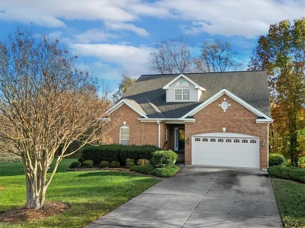 121 S Niblick Ct, Advance, NC 27006