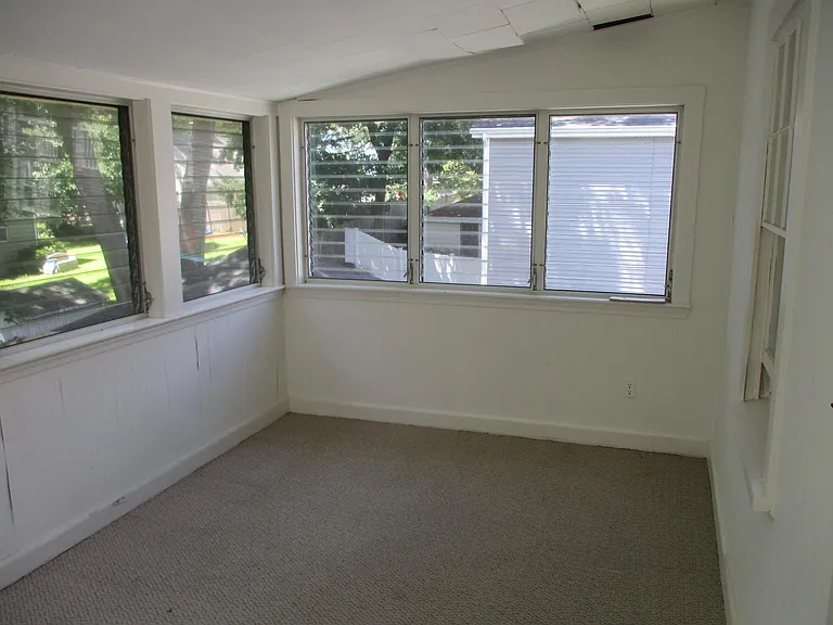 112 Warwick Rd — Photo 7