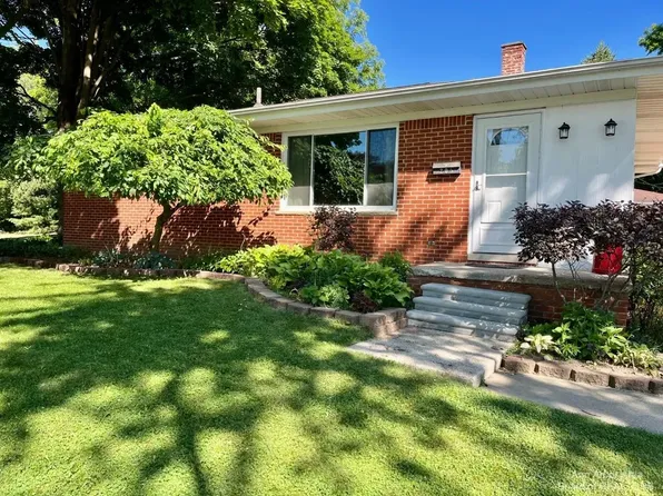 205 Lawson St, Saline, MI 48176