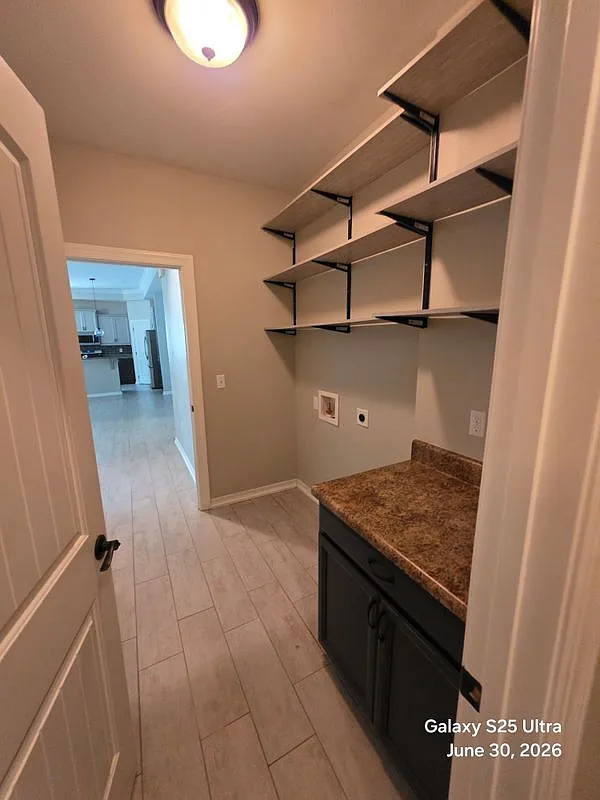 4 bed, 3.0 bath, 2662 sqft, $3,200 — Photo 4