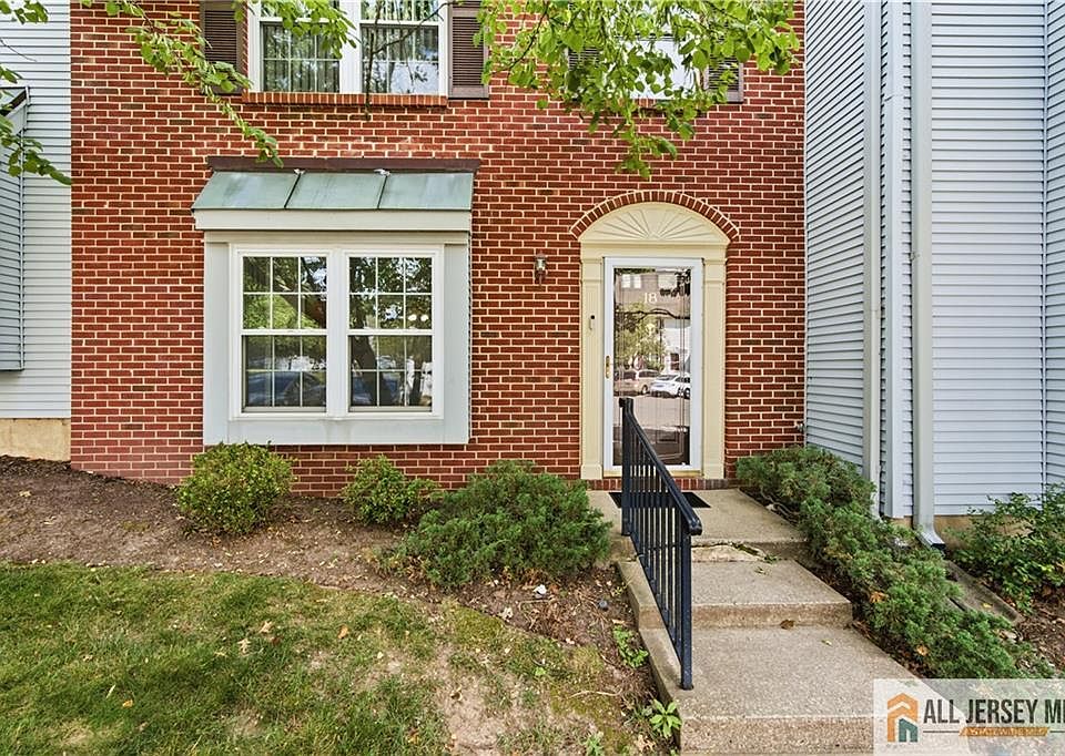 1st image of 18 Colleen Ct