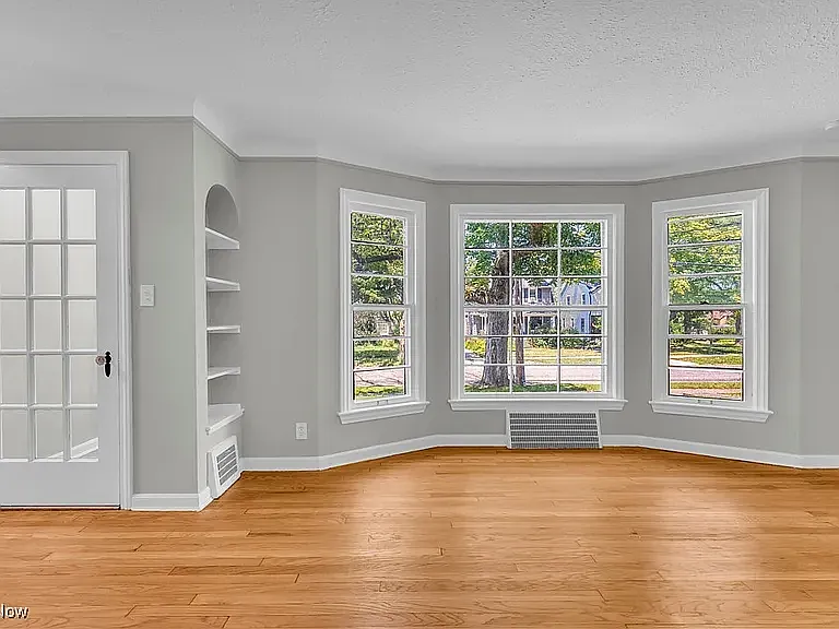 3714 Woodridge Rd — Photo 5