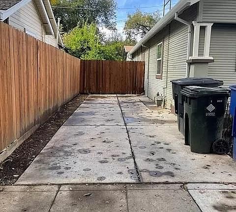 2nd image of 216 23rd St