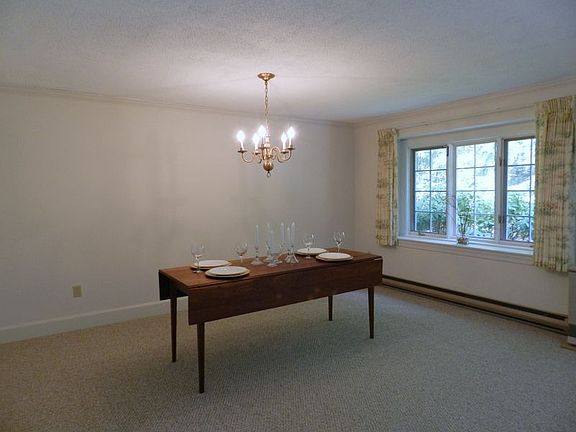 4th image of 17 Oakwood Ln