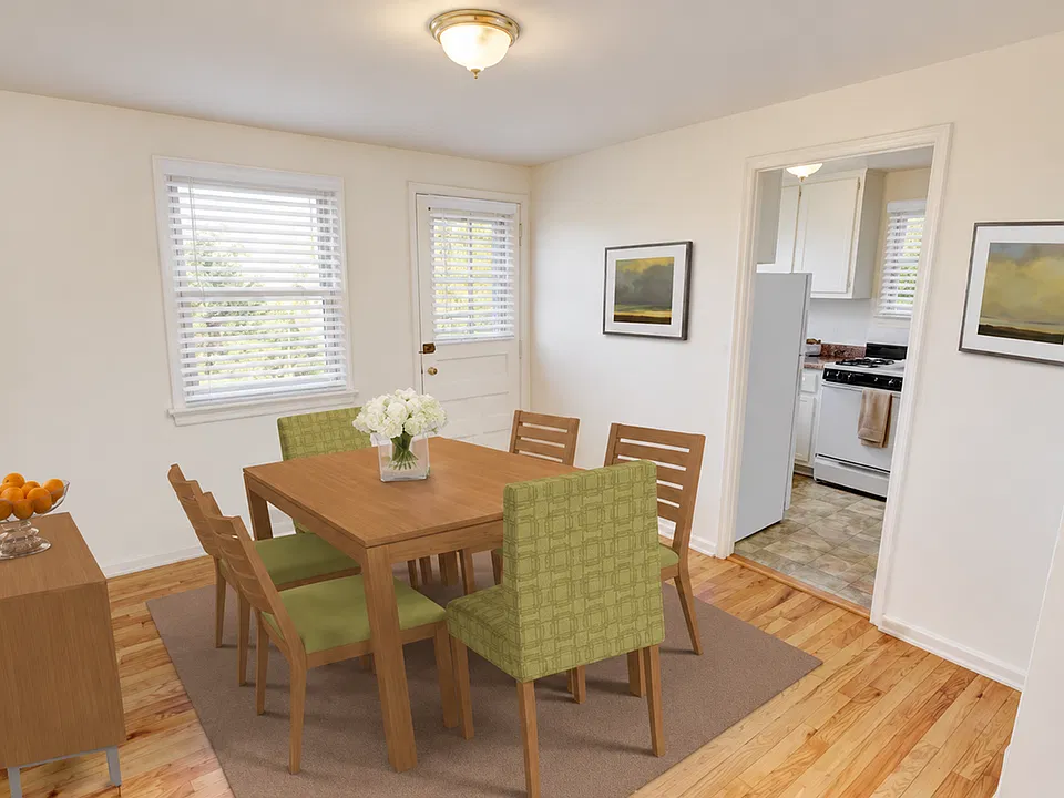 Classic finish - Dining room (virtually staged)
