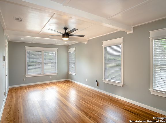 3rd image of 519 Sutton Dr
