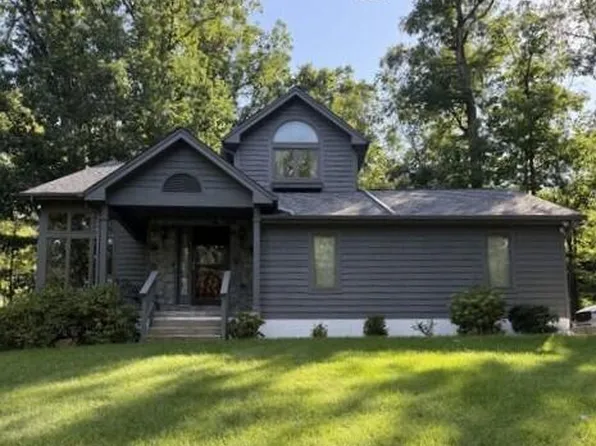 307 Baker Ln, Altoona, PA 16601