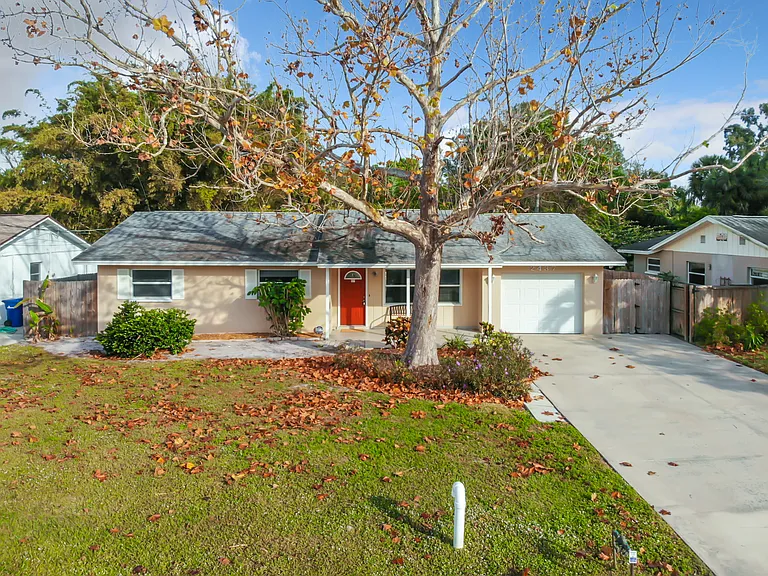 2437 Arapaho St — Photo 10