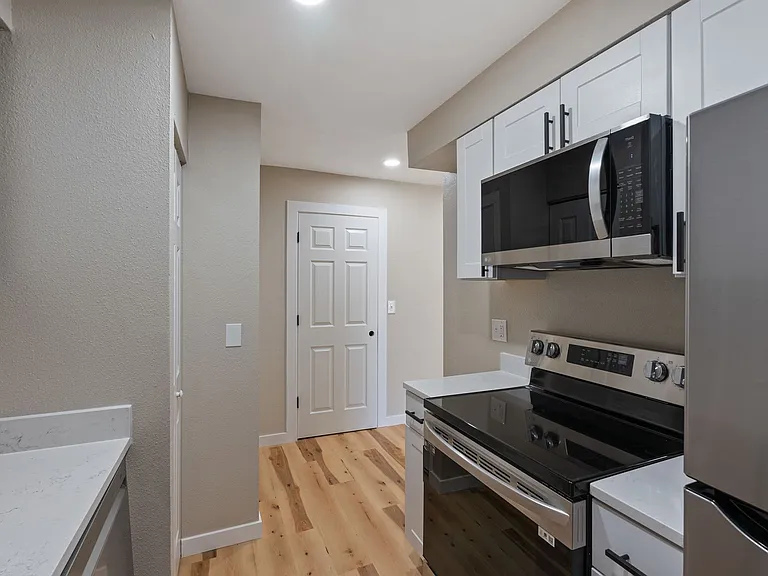 Sandy Terrace Apartments — Photo 73
