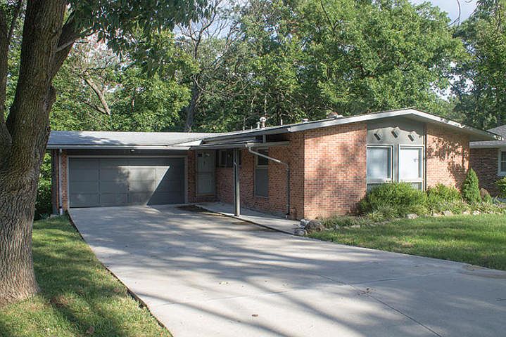 1st image of 2910 Lynnwood Dr