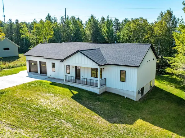 602 Oaklawn Dr, Hancock, MI 49930