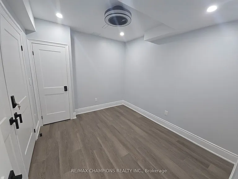2 Silo Ct — Photo 5