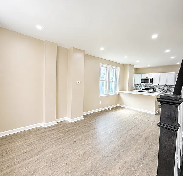 5943 Summer St — Photo 2