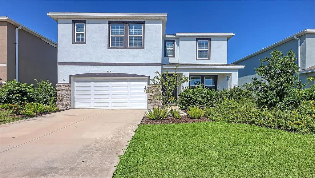 5 bed, 3.5 bath, 3633 sqft, $4,500 — Photo 1