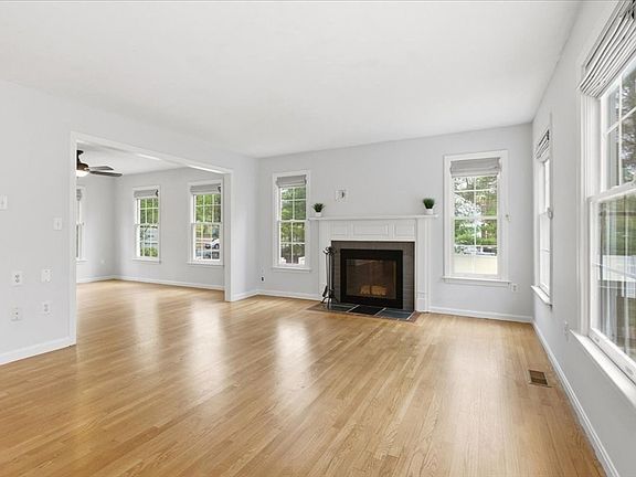 4th image of 45 Auburn Rd