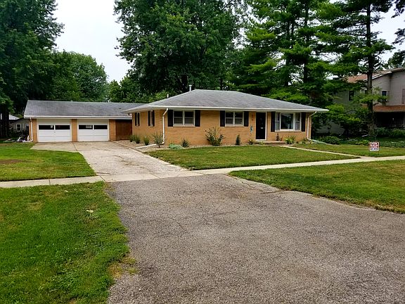 Driveway/Street View