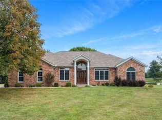 8042 Lakewood Dr, Waterloo, IL 62298