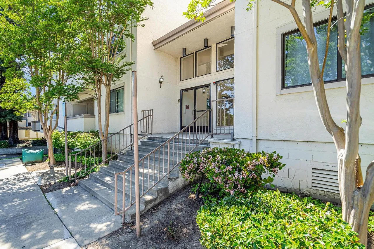 2 bed, 1146 sqft, $3,200 — Photo 2