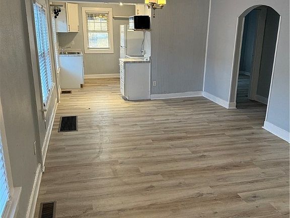 4th image of 185 N Northampton Ave