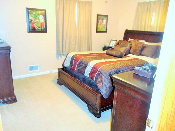 5th image of 163 Mountain View Village Dr