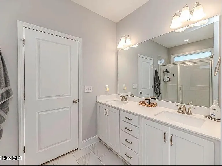 223 Burnside Dr — Photo 17