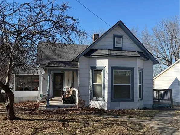 206 Winner Ave, Smithville, MO 64089