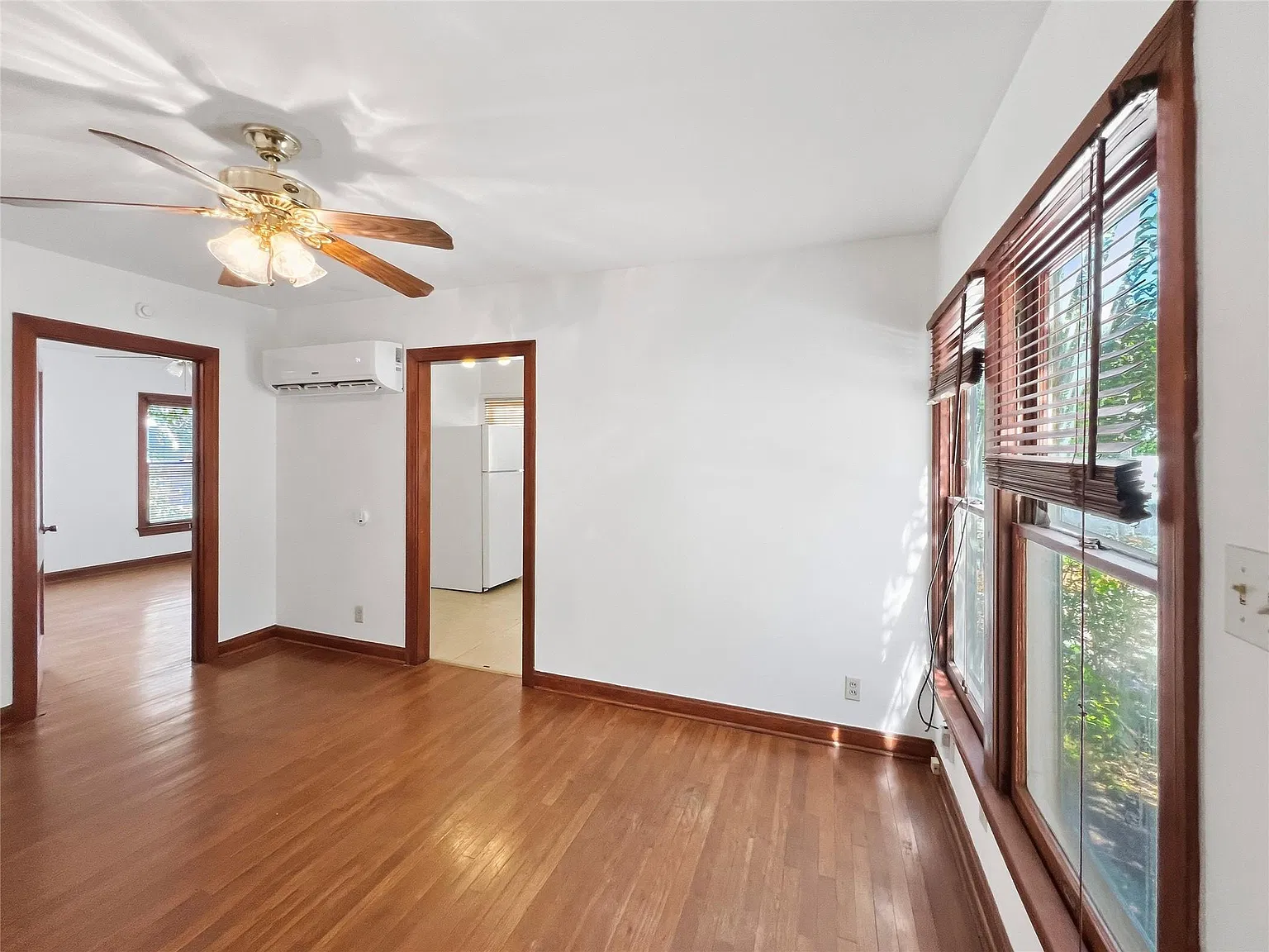 1 bed, 1.0 bath, 1124 sqft, $1,995 — Photo 2