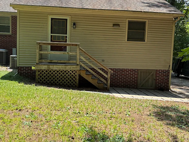 apt entrance from the back yard