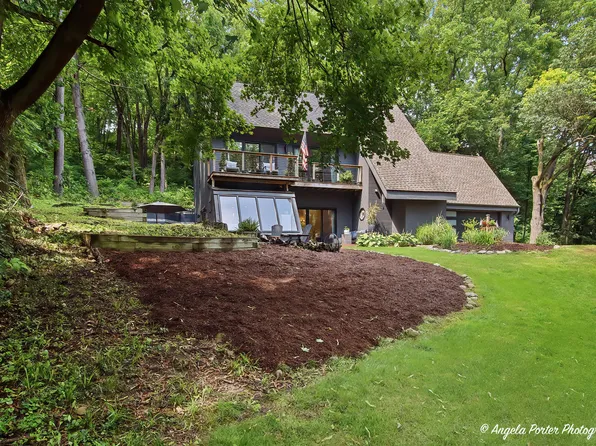 118 Brookbridge Rd, Trout Valley, IL 60013