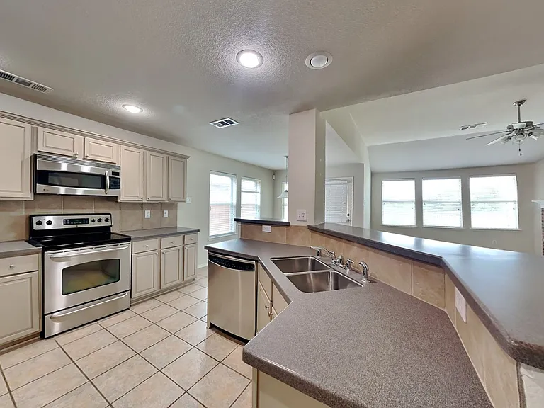 9045 Trail Blazer Dr — Photo 4