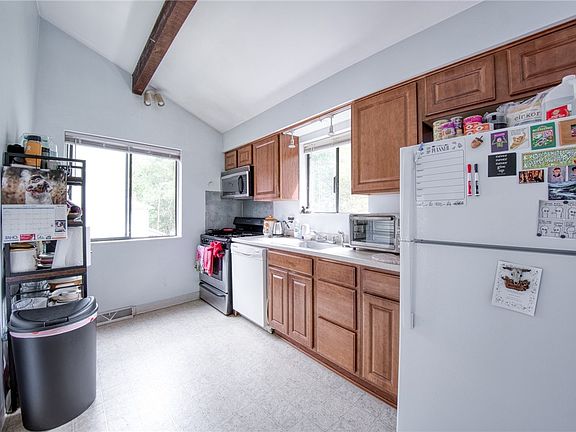 4th image of 3950-3952 Mount Royal Blvd