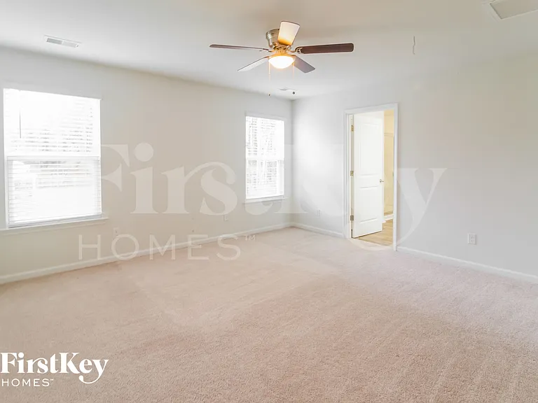 114 Whispering Wood Dr — Photo 8