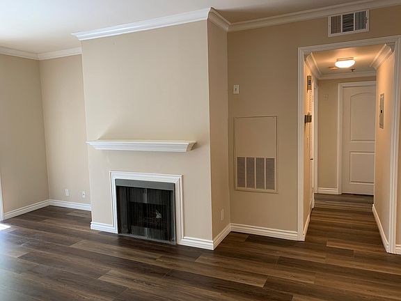 2nd image of 2915 Montrose Ave APT 325