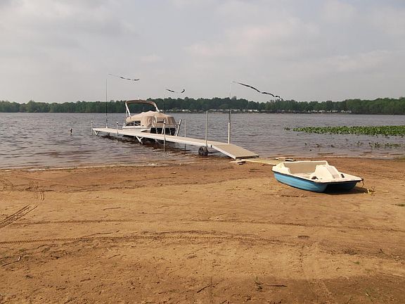 3rd image of 4264 Lakeview Dr