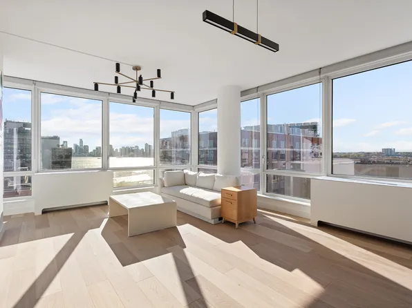 450 West 17th Street image 3 of 26