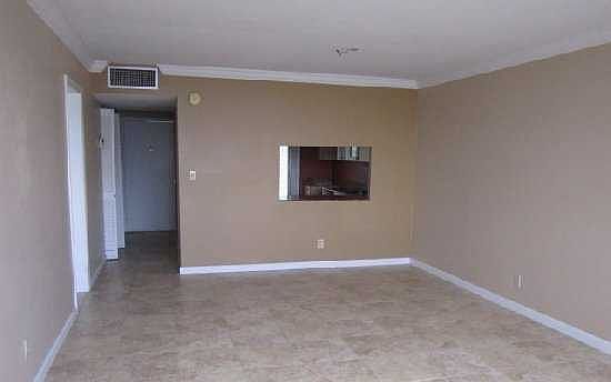 4th image of 1170 NE 191st St APT A35