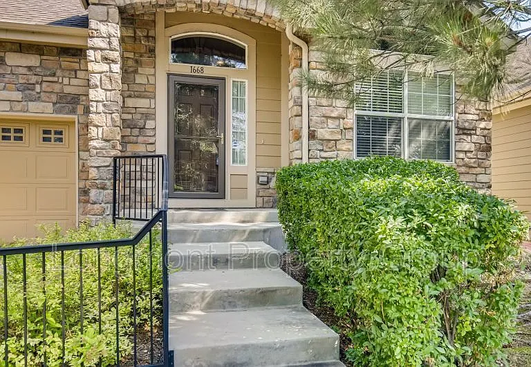 1668 Metropolitan Dr — Photo 3