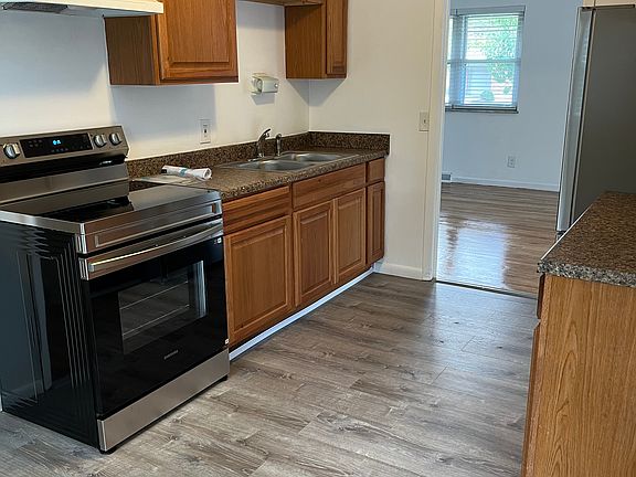 3rd image of 2565 Royal Glen Dr