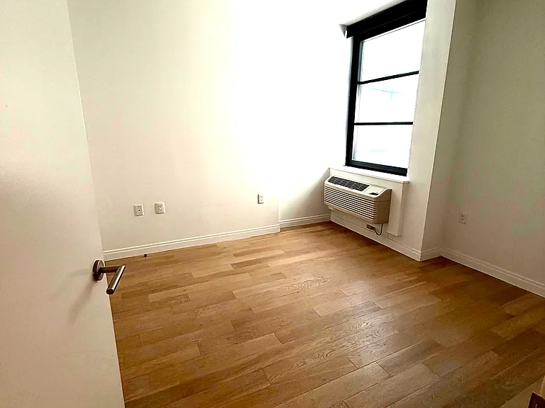 160 1st St #515 — Photo 8